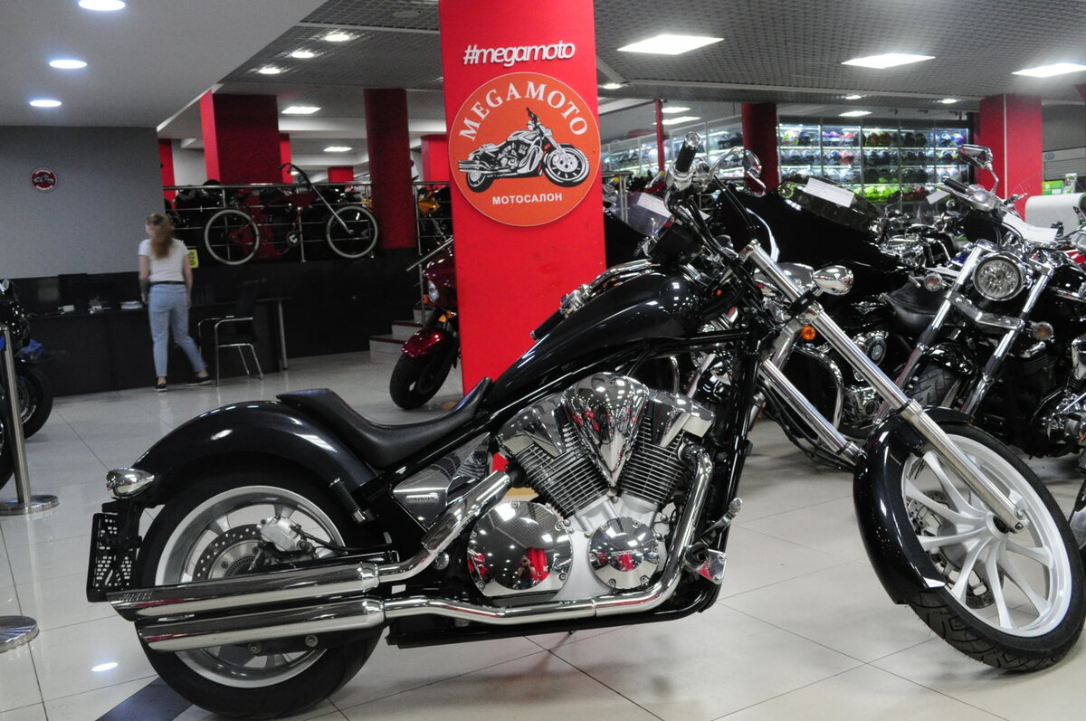 Honda vt1300c street