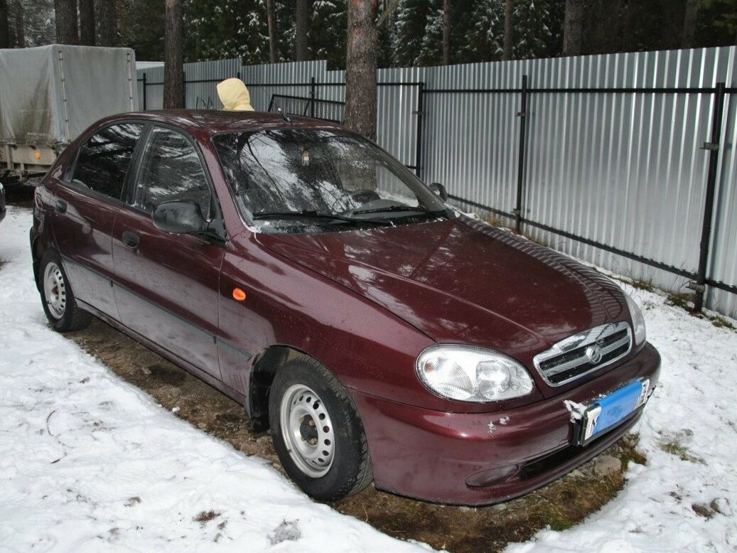 ЗАЗ шанс хэтчбек красный