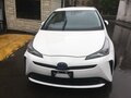 2019 Toyota Prius IV Рестайлинг (XW50), белый, 1799000 рублей - вид 1