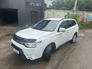 2013 Mitsubishi Outlander III, белый, 750000 рублей, вид 1