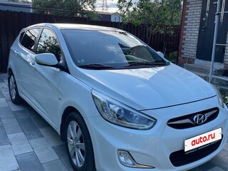 2013 Hyundai Solaris I, белый, 950000 рублей, вид 1