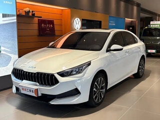2022 Kia K3 II (China Market) Рестайлинг, белый, 1235000 рублей, вид 1