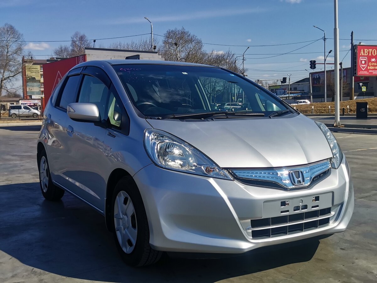 Купить б/у Honda Fit II Hybrid 1.3hyb CVT (88 л.с.) гибрид вариатор в ...