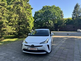 2019 Toyota Prius IV Рестайлинг (XW50), белый, 2390000 рублей, вид 1
