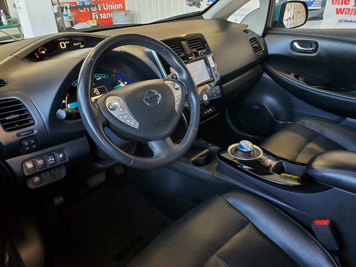 Nissan Leaf левый руль