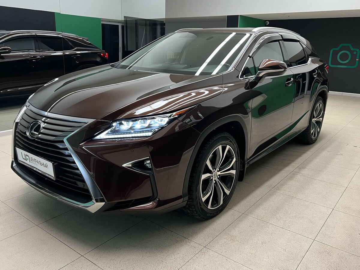 Lexus удвоил продажи в России за счет японского импорта