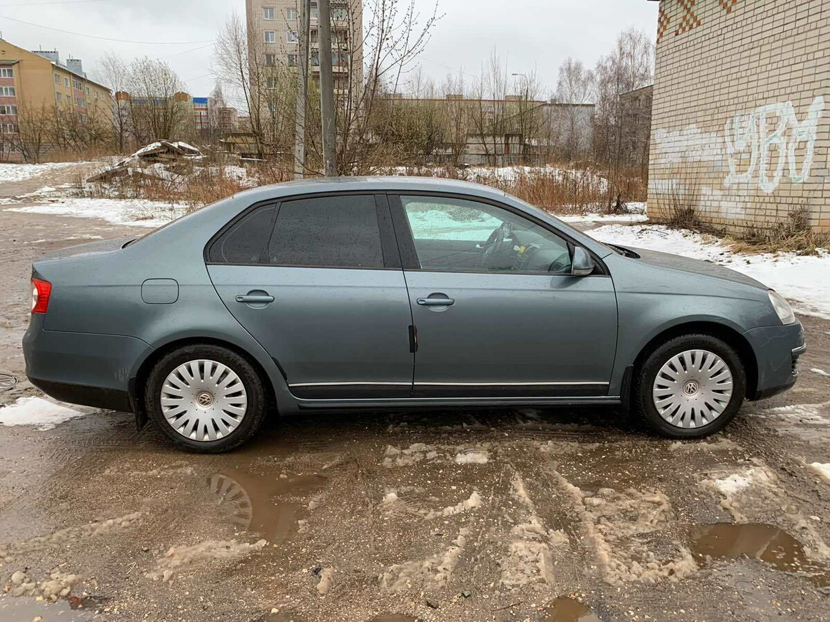 Купить б/у Volkswagen Jetta V 1.6 AT (102 л.с.) бензин