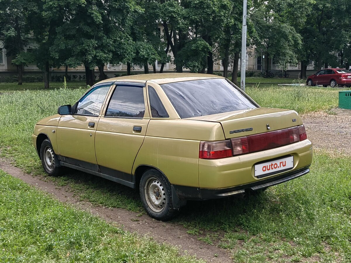 Московская машина Гучи 2110