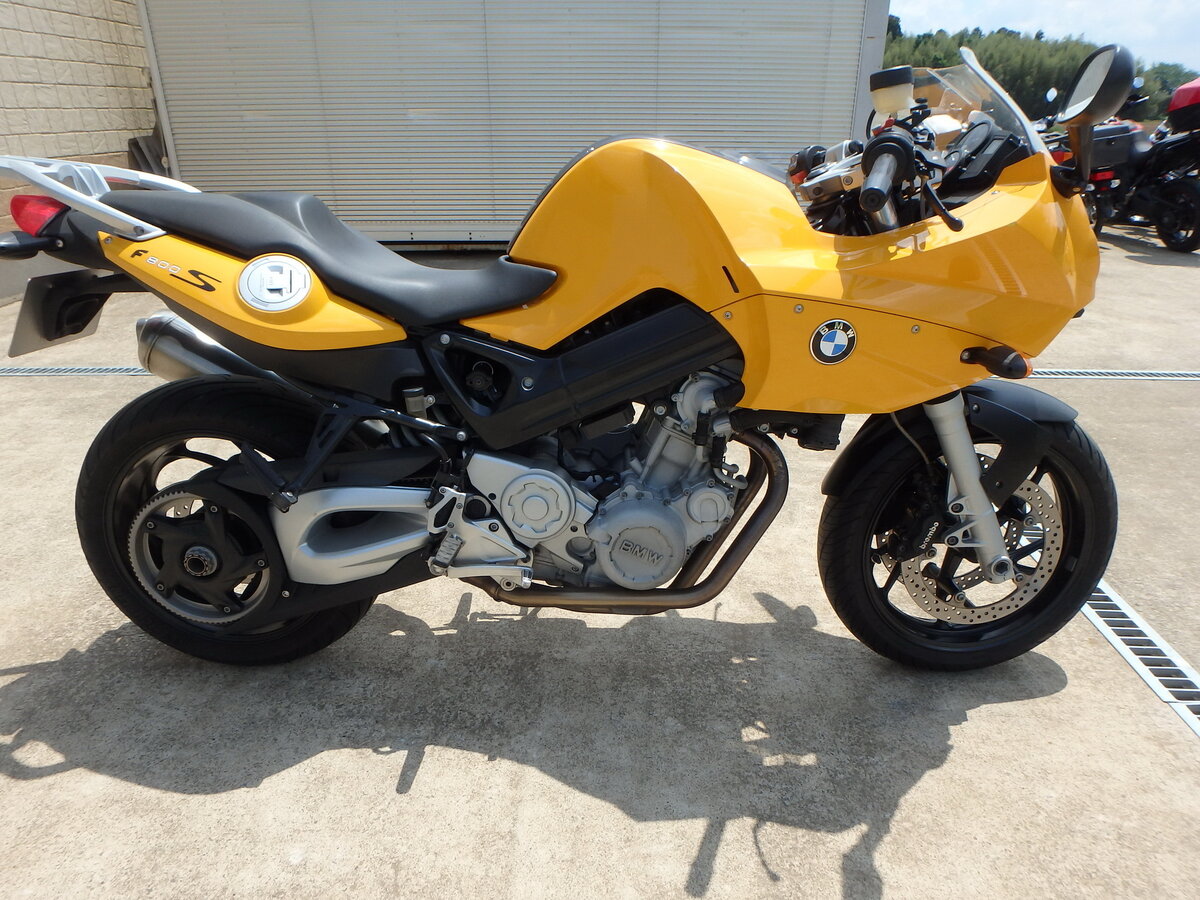 BMW f800s Yellow
