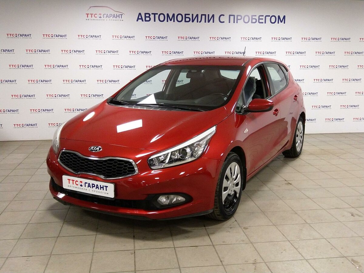 Kia Ceed 2013 хэтчбек красный
