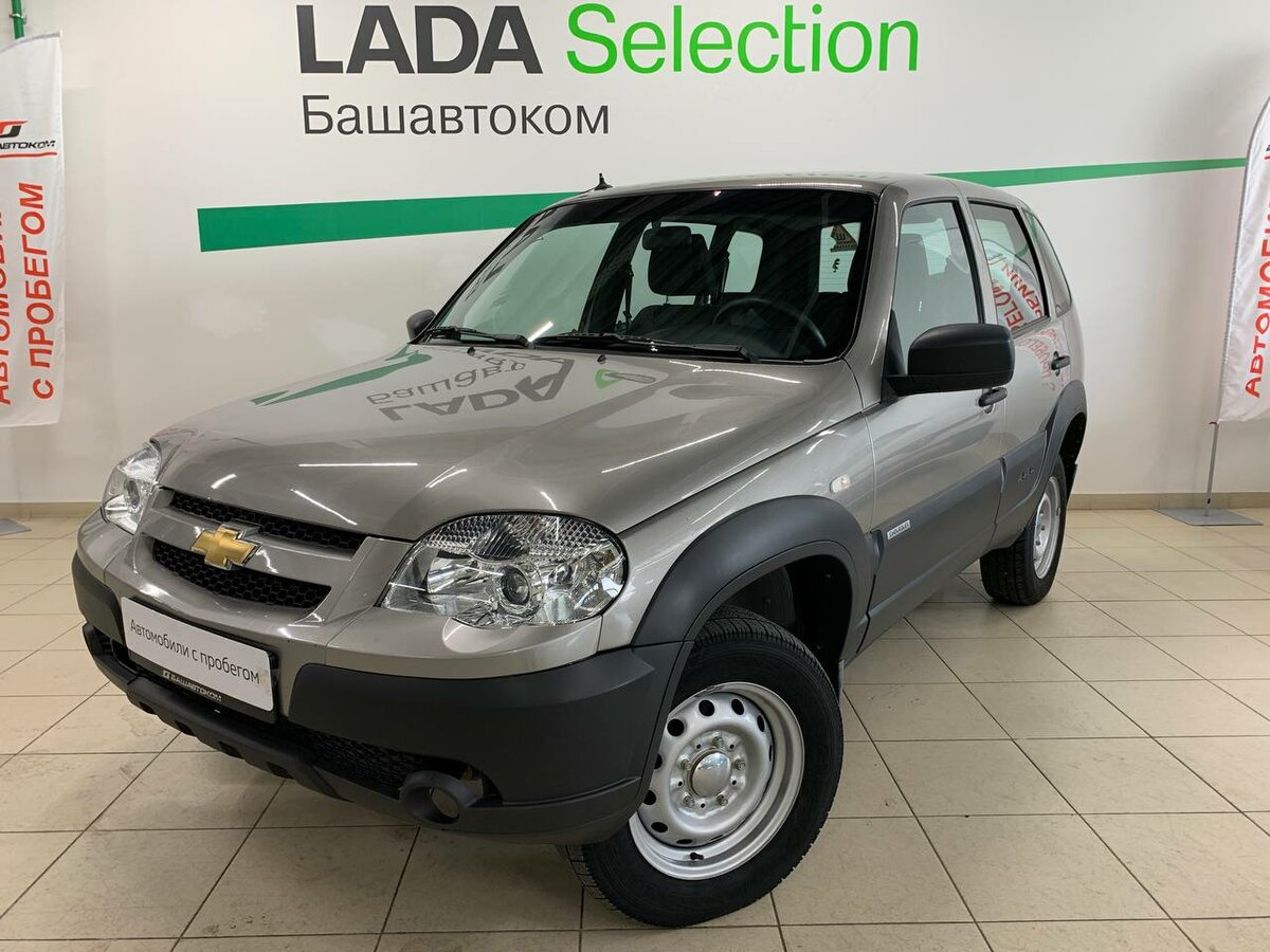 Купить б/у Chevrolet Niva I Рестайлинг 1.7 MT (80 л.с.) 4WD бензин ...