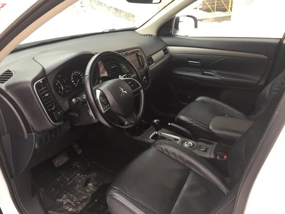 2014 Mitsubishi Outlander III Рестайлинг, белый - вид 5