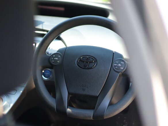 2012 Toyota Prius III Рестайлинг (XW30), голубой, 1000000 рублей - вид 11