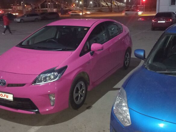 2014 Toyota Prius III Рестайлинг (XW30), розовый, 1250000 рублей - вид 3