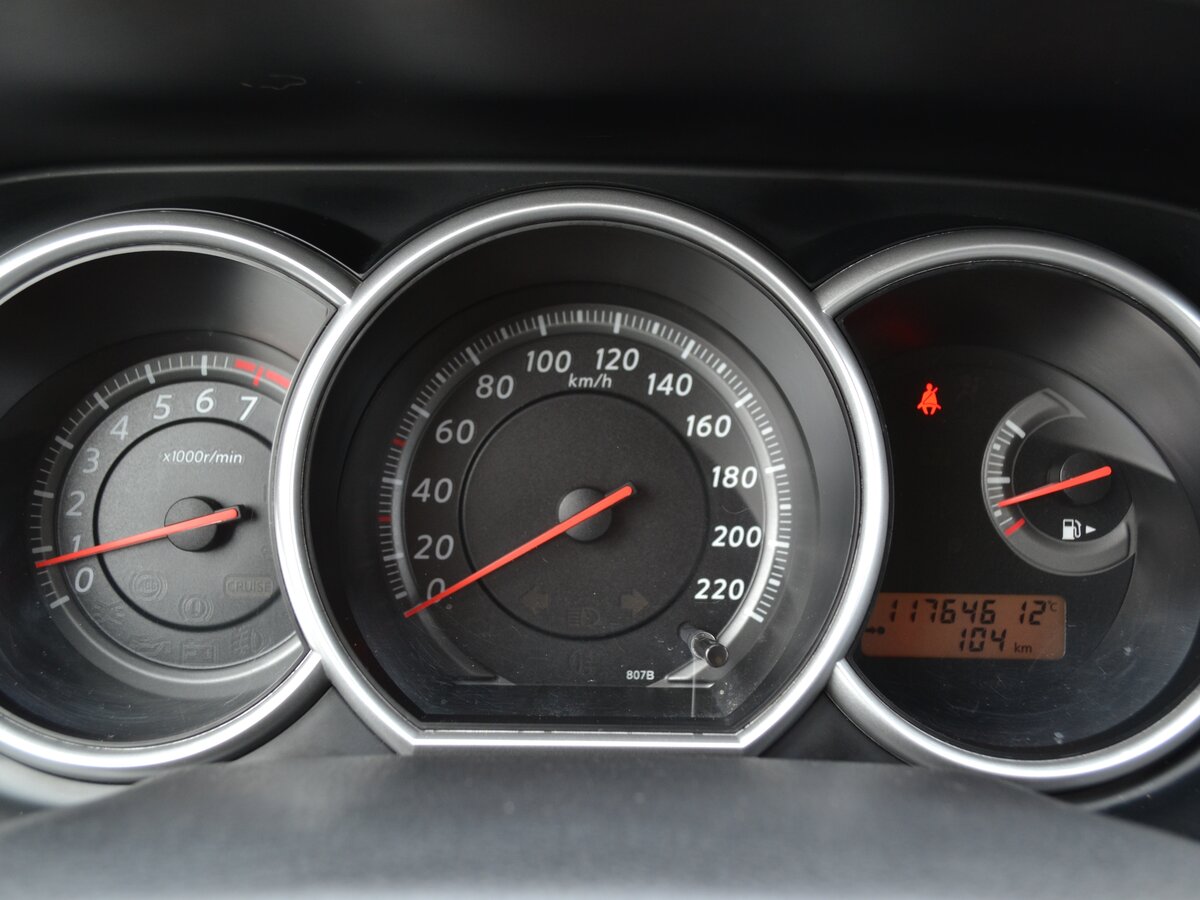 NISSAN TIIDA - фото 13