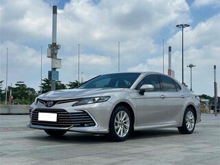 2021 Toyota Camry VIII (XV70) Рестайлинг, серебристый, 2200000 рублей, вид 1