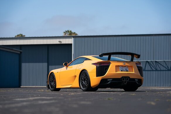 Купить б/у Lexus LFA 2010-2012 4.8 AMT (560 л.с.) бензин робот во ...