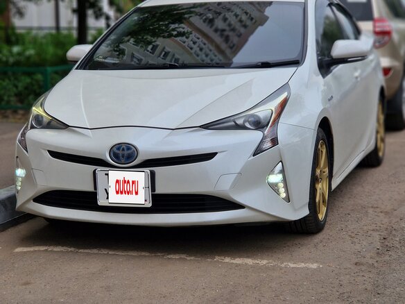 2016 Toyota Prius IV (XW50), белый, 1700000 рублей - вид 5