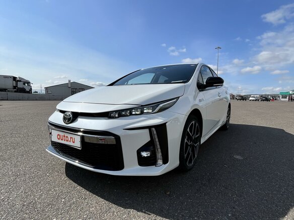 2018 Toyota Prius IV Рестайлинг (XW50), белый, 2350000 рублей - вид 28