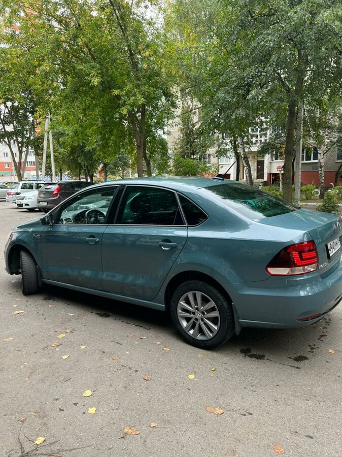 Зеленый фольксваген поло