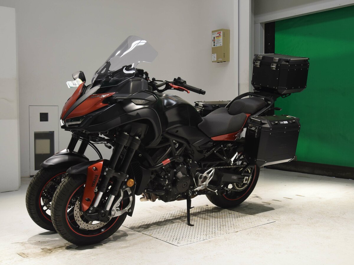 Купить б/у Yamaha Niken инжектор 6 передач в Москве: красный трицикл ...