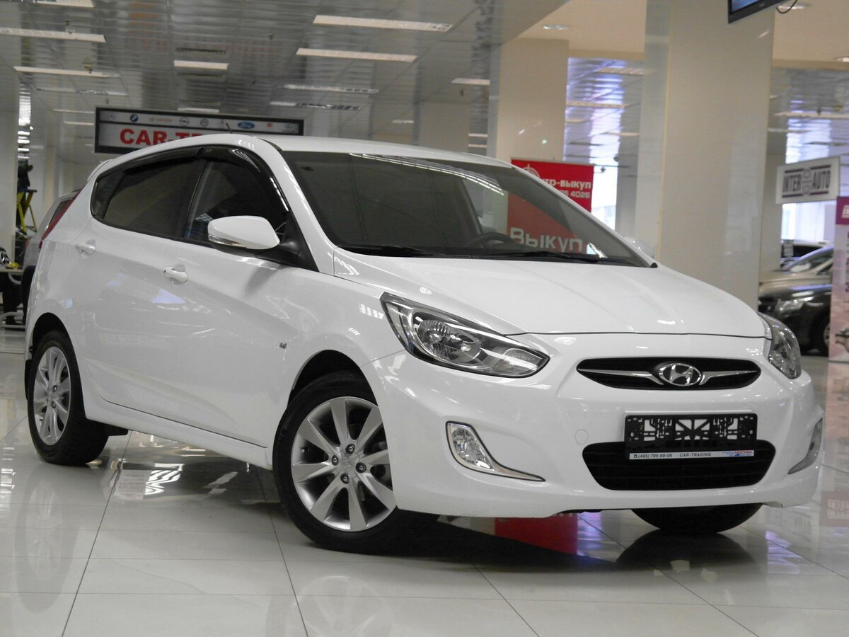 Машина Hyundai белая