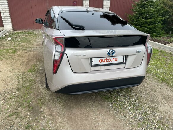2016 Toyota Prius IV (XW50), серый, 1840000 рублей - вид 2