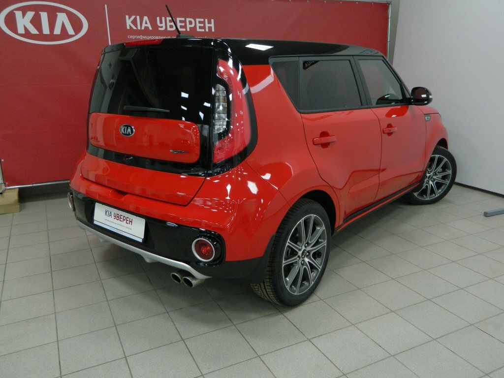 Kia Soul красная крыша