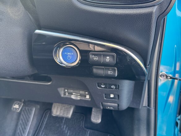 2017 Toyota Prius PHV ZVW52 IV (XW50), синий, 2200000 рублей - вид 19