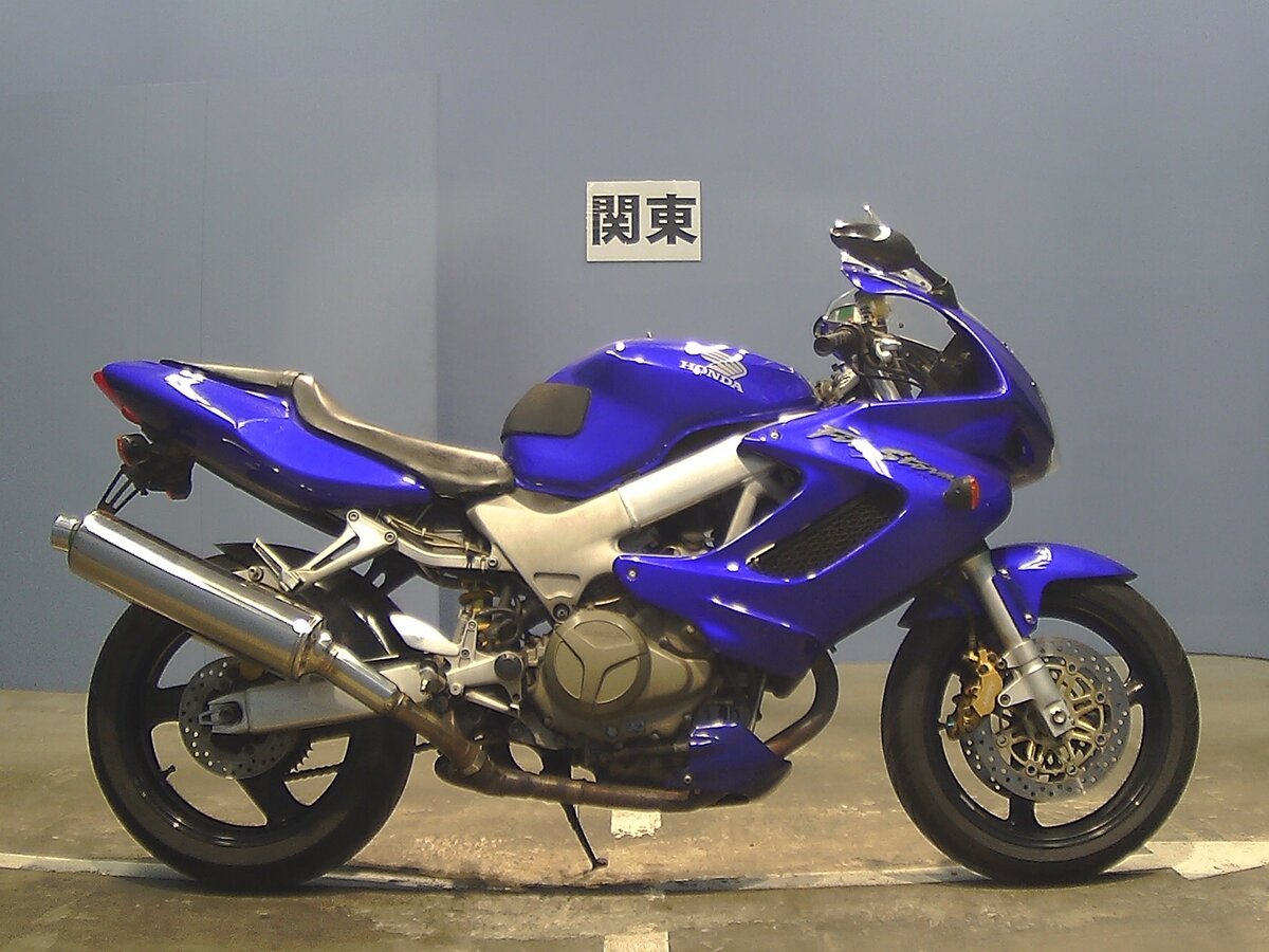 Синяя Хонда VTR 1000 F