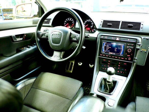 2006 Audi RS 4 II (B7), красный - вид 5