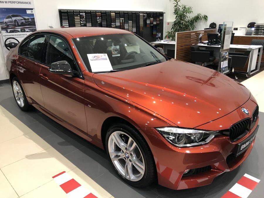 BMW 320 оранжевая