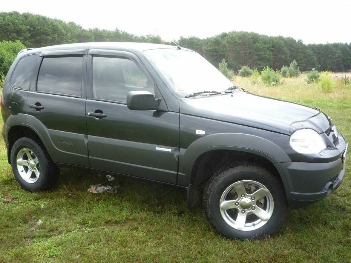 Chevrolet Niva 1 7 МТ 2012 чёрная