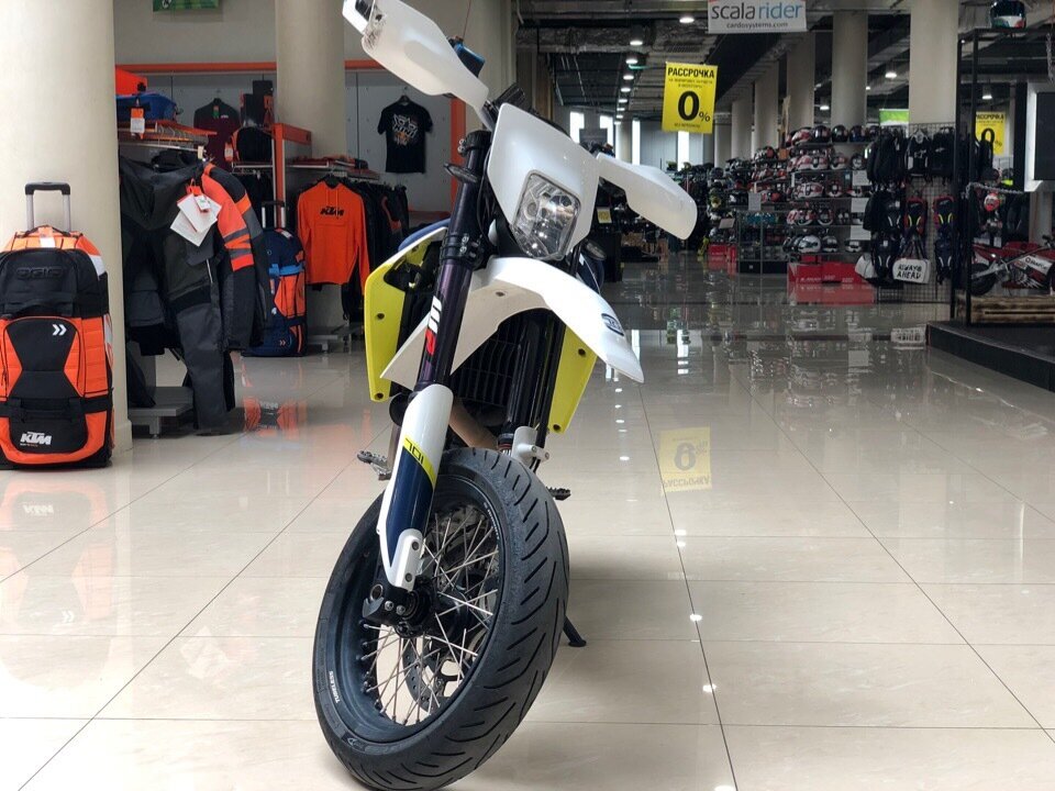 Husqvarna 701 Supermoto Custom