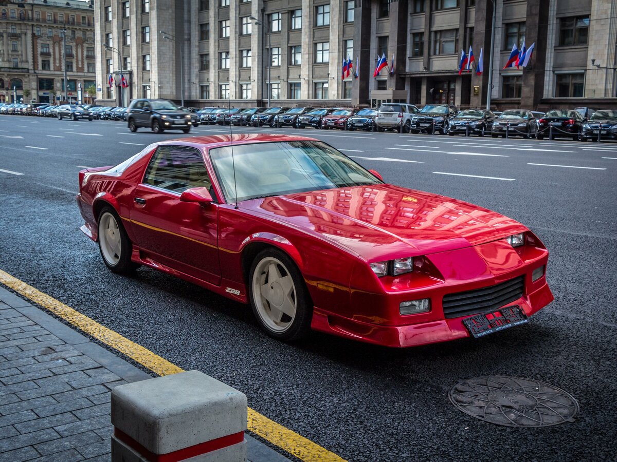 1992 Chevrolet Camaro III Рестайлинг, красный - вид 1.