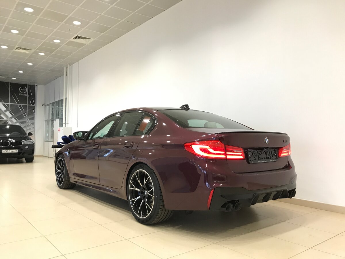 BMW m5 f90 Red