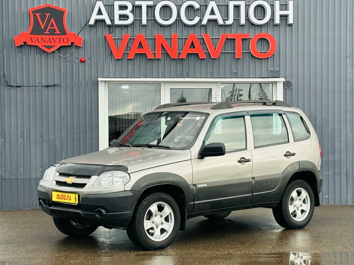 Купить б/у Chevrolet Niva I Рестайлинг 1.7 MT (80 л.с.) 4WD бензин ...