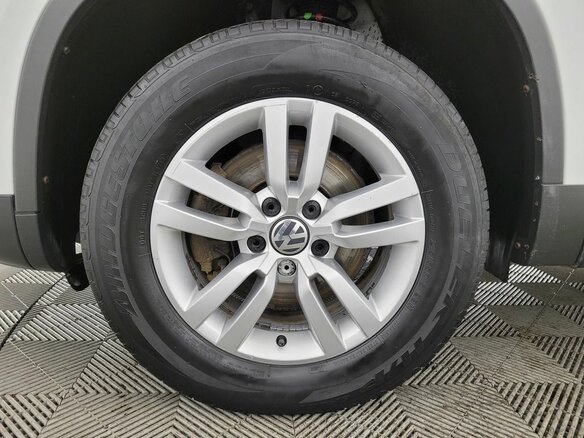 2016 Volkswagen Tiguan I Рестайлинг, белый - вид 8