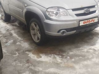2015 Chevrolet Niva I Рестайлинг, серебристый, 490000 рублей, вид 1