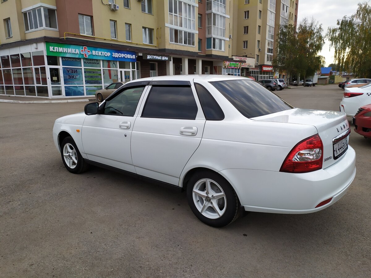 Приора белая Рестайлинг