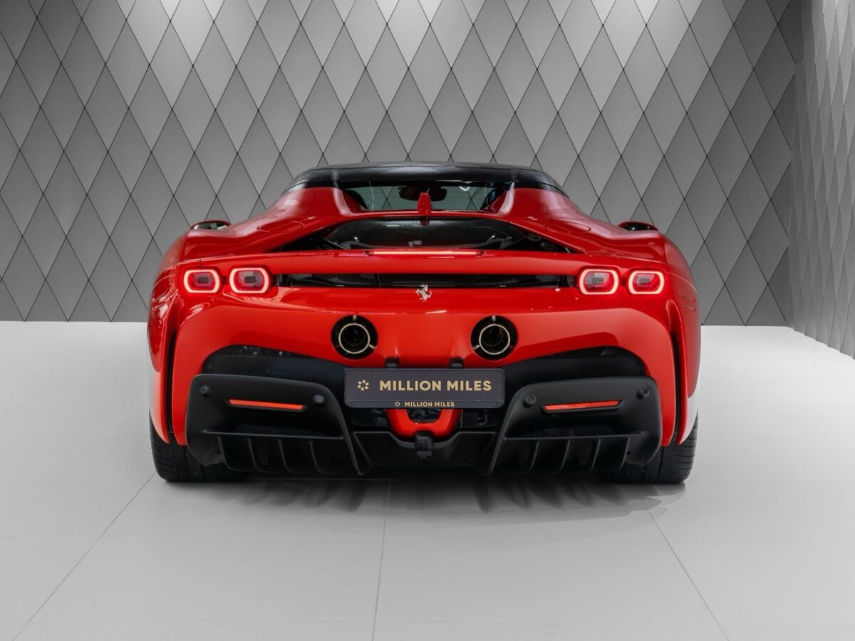 Ferrari SF90 Stradale — инновационный гибридный суперкар красного цвета