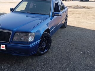 1991 Mercedes-Benz W124 230, синий, 300000 рублей, вид 1