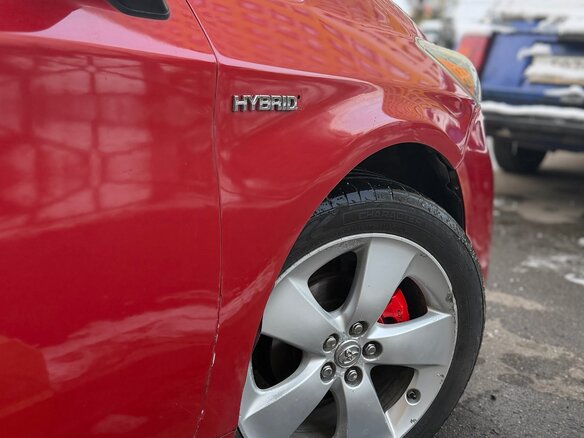 2009 Toyota Prius III (XW30), красный, 820000 рублей - вид 11