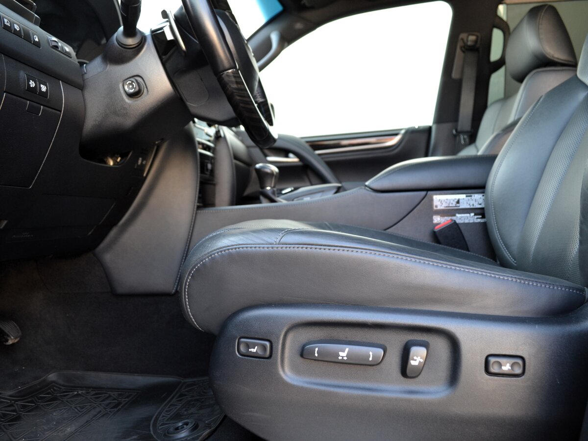 LEXUS LX - фото 7