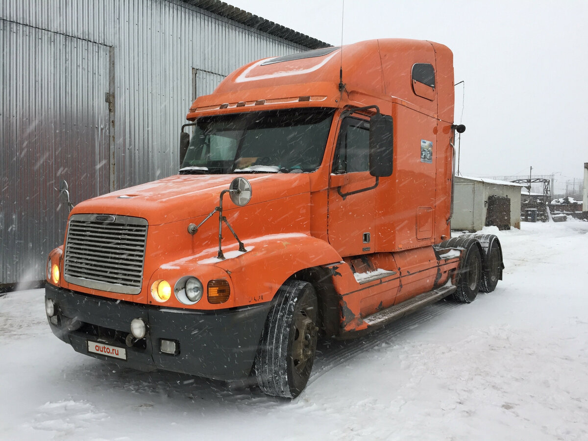 Freightliner Центури красный