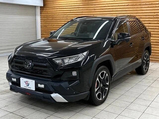 2021 Toyota RAV4 V (XA50), чёрный, 2350000 рублей, вид 1