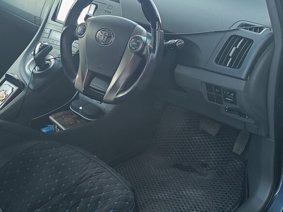 2011 Toyota Prius III Рестайлинг (XW30), фиолетовый, 999999 рублей - вид 27