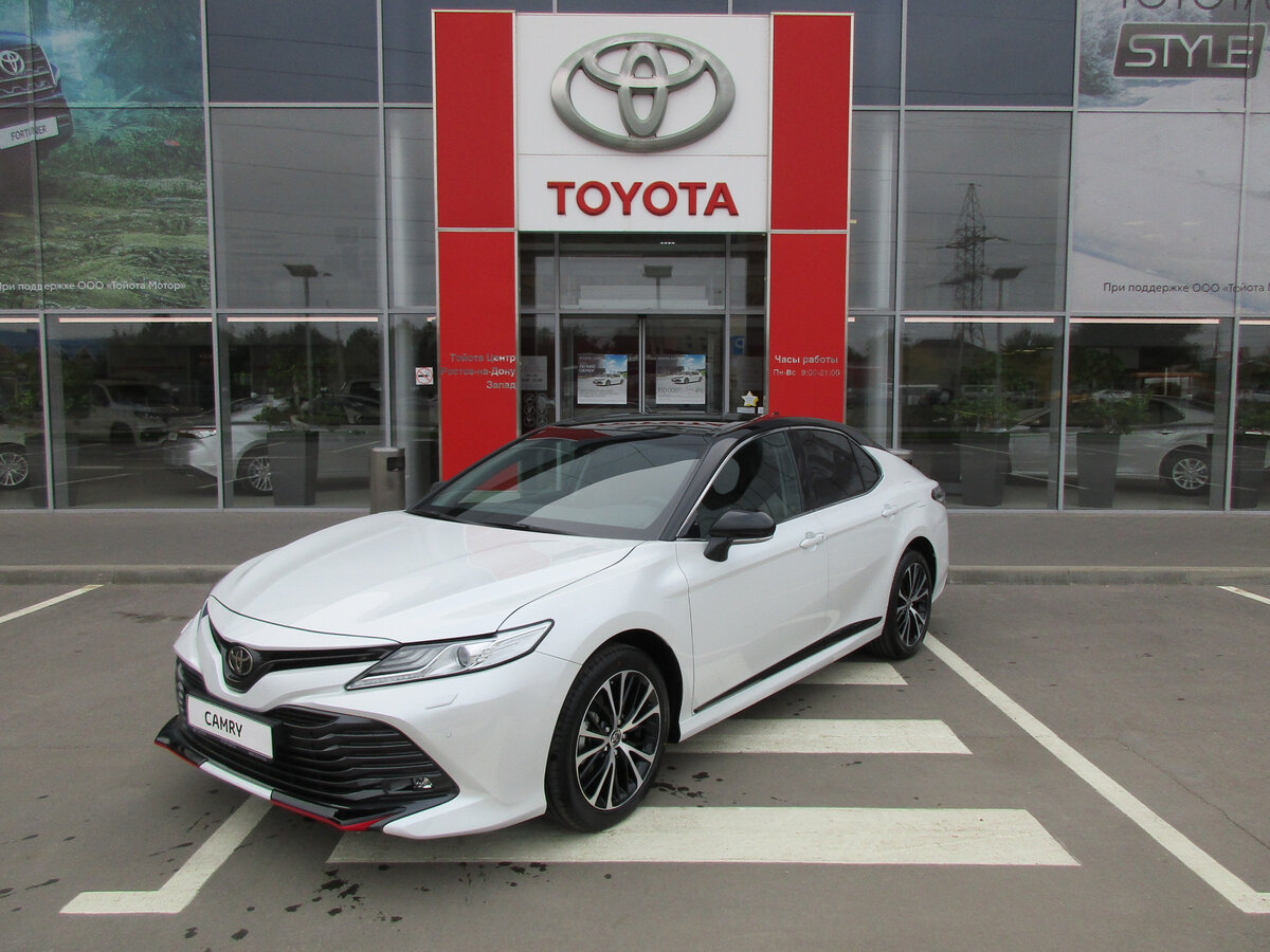 Toyota Camry 2021 белая