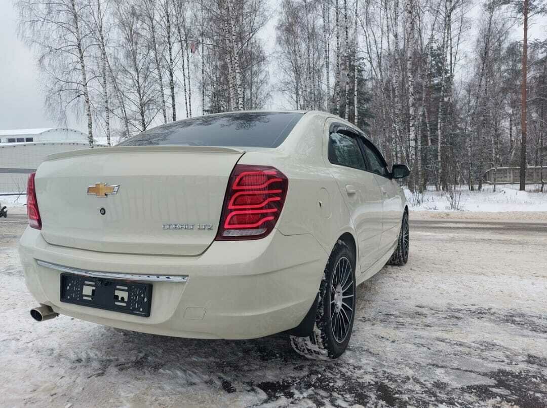 Шевроле кобальт бежевый