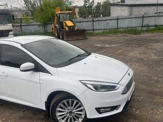 2018 Ford Focus III Рестайлинг, белый, 830000 рублей, вид 1